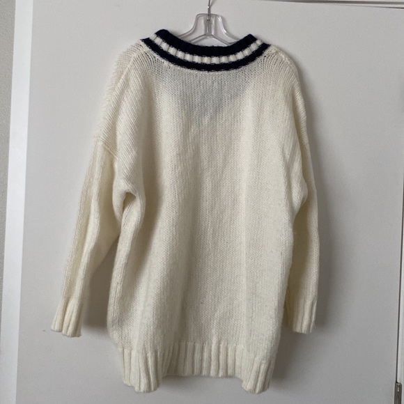 Aerie Fuzzy Soft Oversized Varsity V Neck Sweater American Eagle Outfitter Zara - Picture 4 of 16